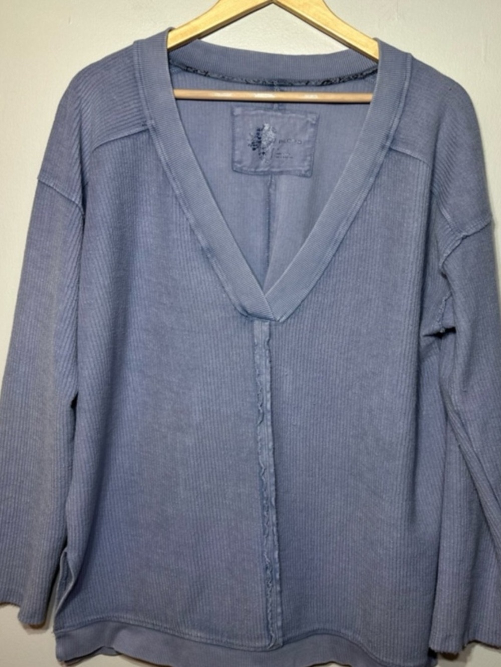 Women’s V-Neck Lightweight Sweater - Dusty Blue